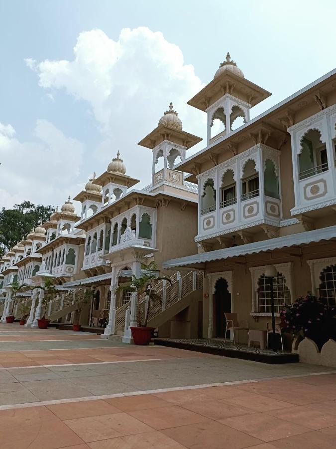 Hotel Gautam Lonavala Exteriör bild