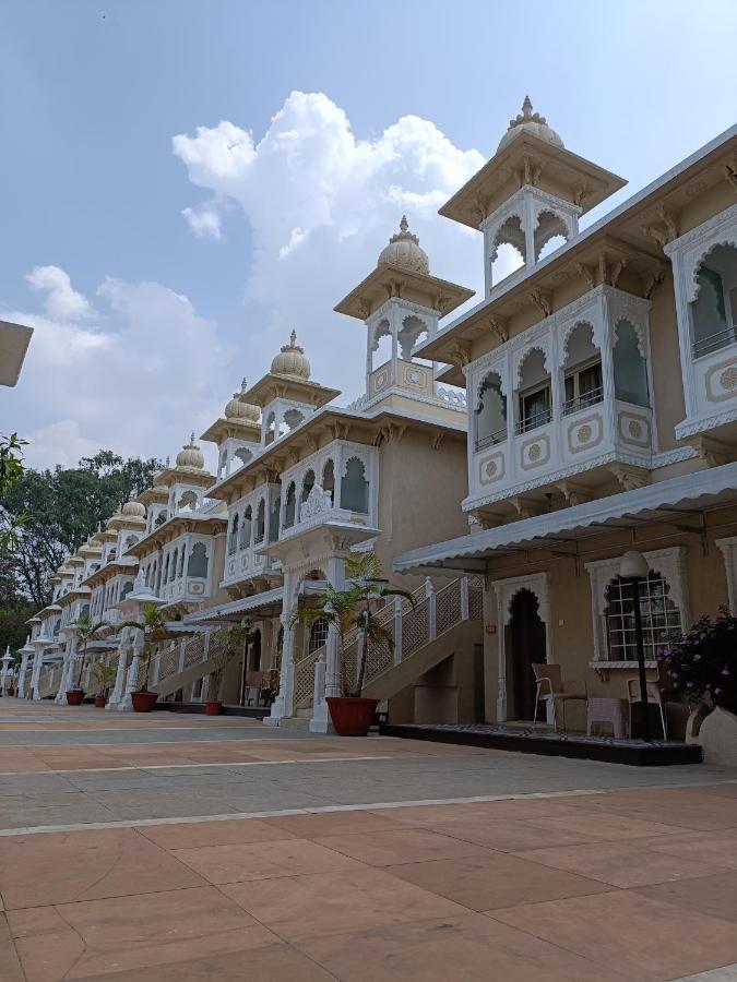 Hotel Gautam Lonavala Exteriör bild