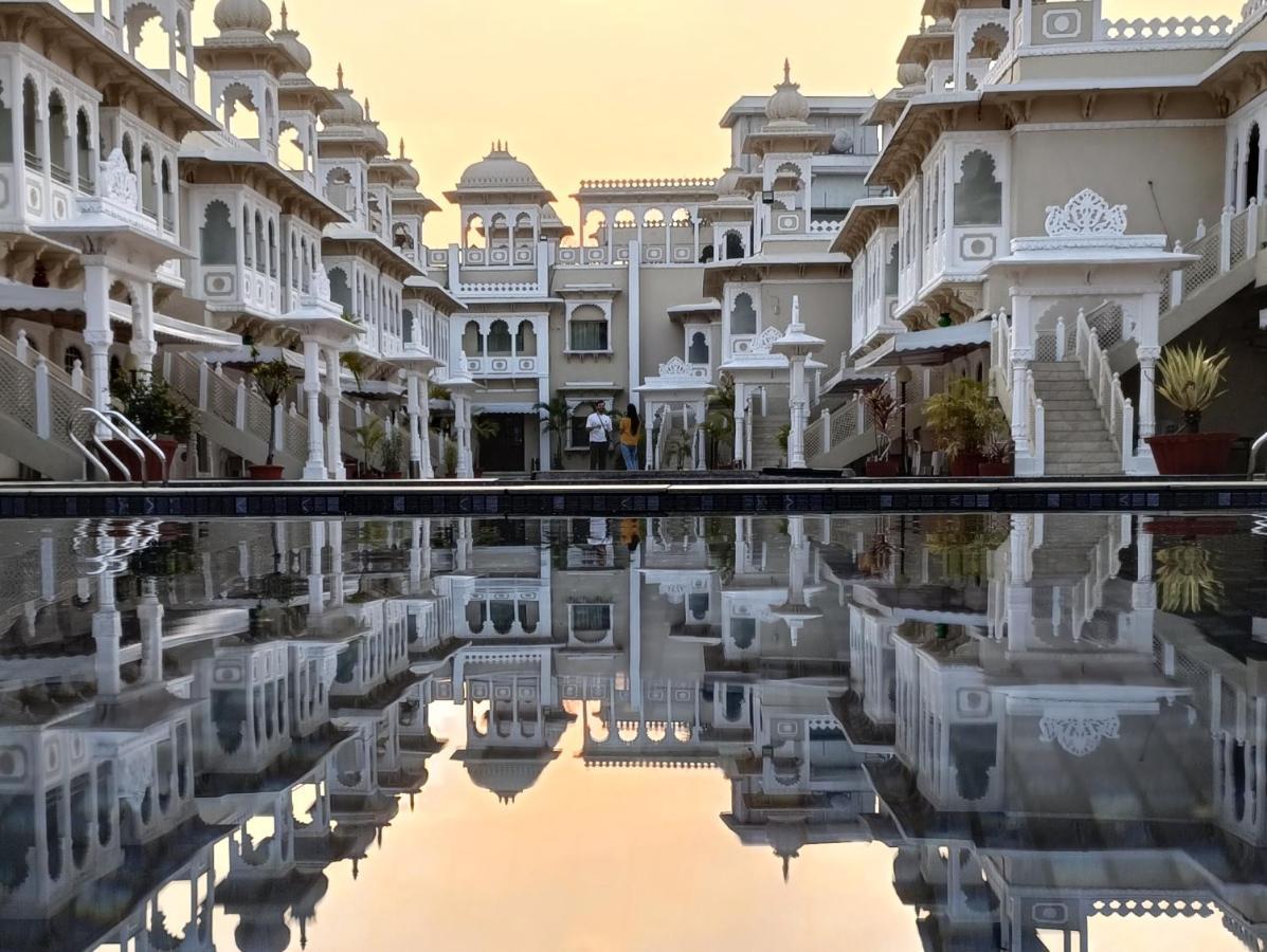 Hotel Gautam Lonavala Exteriör bild