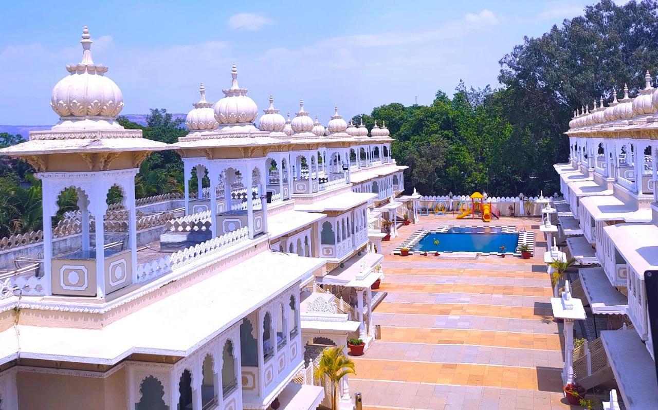 Hotel Gautam Lonavala Exteriör bild
