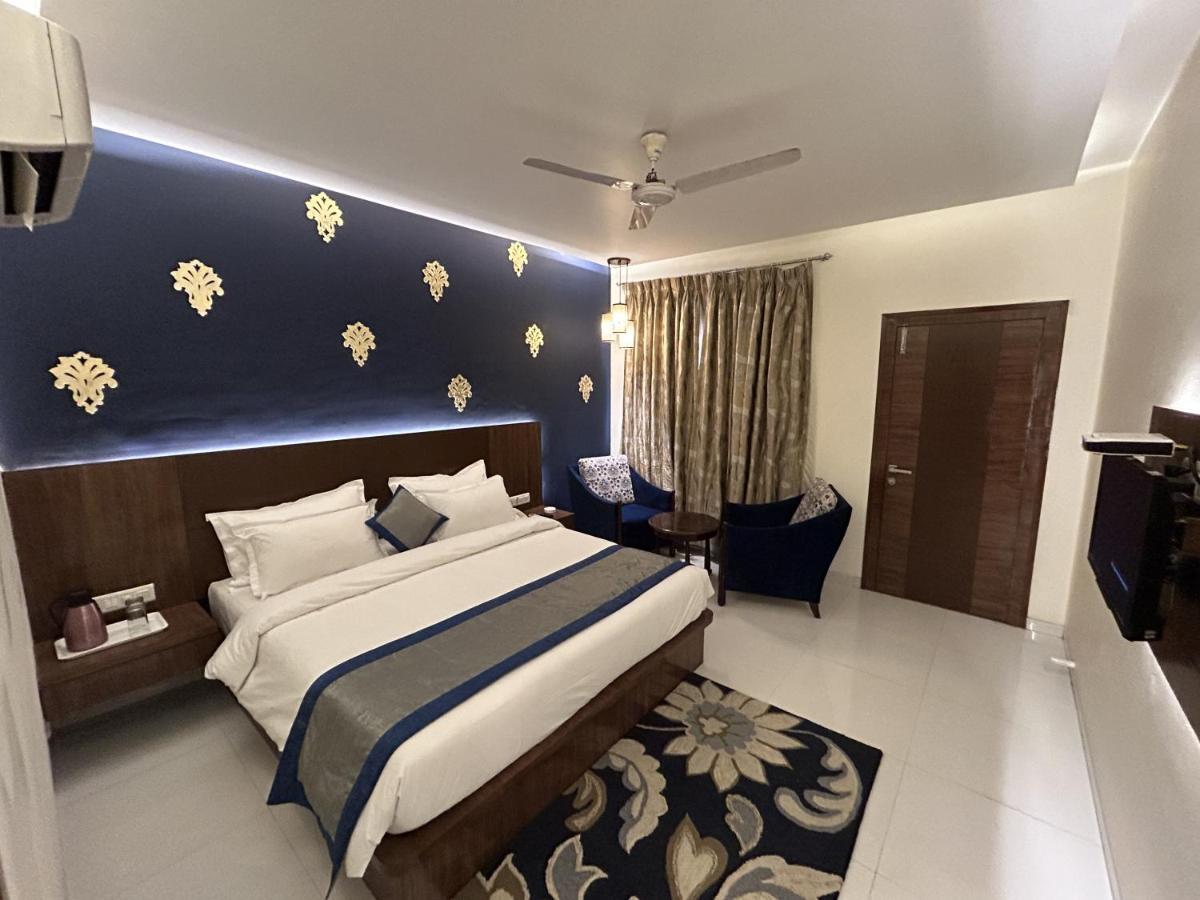 Hotel Gautam Lonavala Exteriör bild